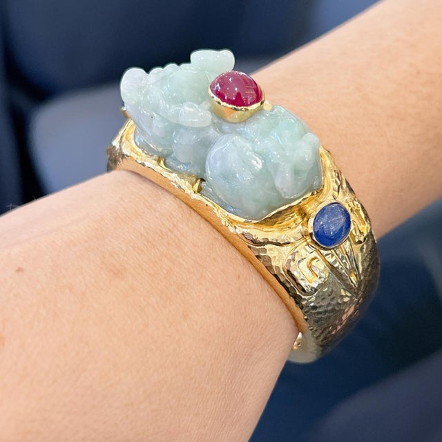 Bochic “Orient” Ruby, Sapphires & Mint Jade Cuff Set in 18 K Gold & Silver For Sale - Image 4 of 5