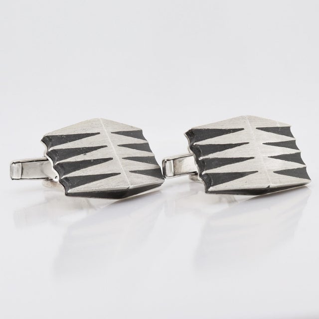1970s Pair of Tono De Taxco Peidra Negra Sterling Silver & Onyx Modernist Cufflinks For Sale - Image 10 of 10