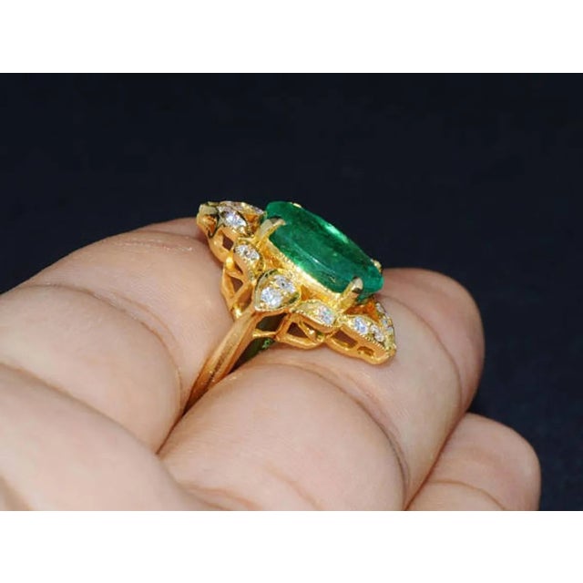 GIA Certified Natural 6.9CTS VS E Diamond Emerald 18K Solid Gold Ring, size 6.5 For Sale - Image 4 of 6