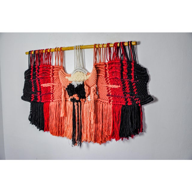 Superb macramé wall tapestry made in Spain in the 1970s. Large format. Artisanal tapestry composed of different textures...