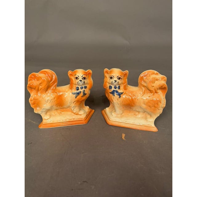 English Pair of 19th-Century Staffordshire King Charles Spaniels, Circa 1870 For Sale - Image 3 of 12