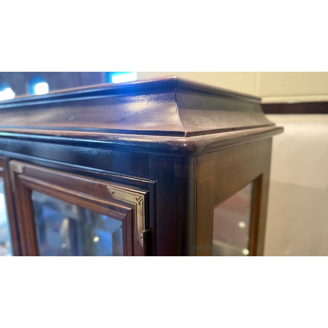 Vintage Broyhill Premier Illuminated Breakfront Display Cabinet in Warm Walnut Finish For Sale In Boston - Image 6 of 12