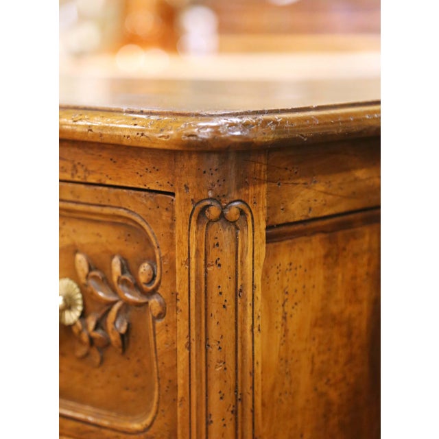Early 20th Century French Louis XV Carved Walnut Chest of Drawers From Provence For Sale In Dallas - Image 6 of 12