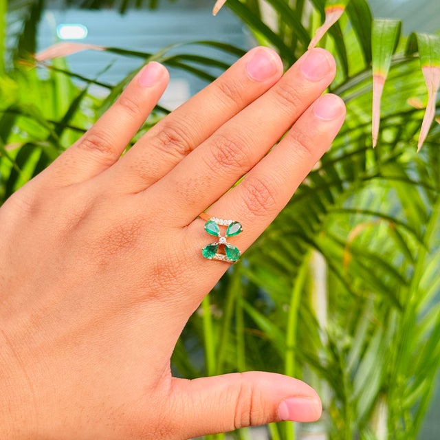 Nature-Inspired 14k Gold Motif Emerald Diamond Contemporary Ring Size 6 For Sale - Image 12 of 16