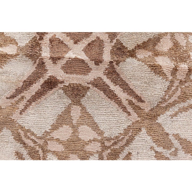 Off-white Modern Tibetan Silk Rug – “Cinnamon Lattice” Design by Doris Leslie Blau For Sale - Image 8 of 9