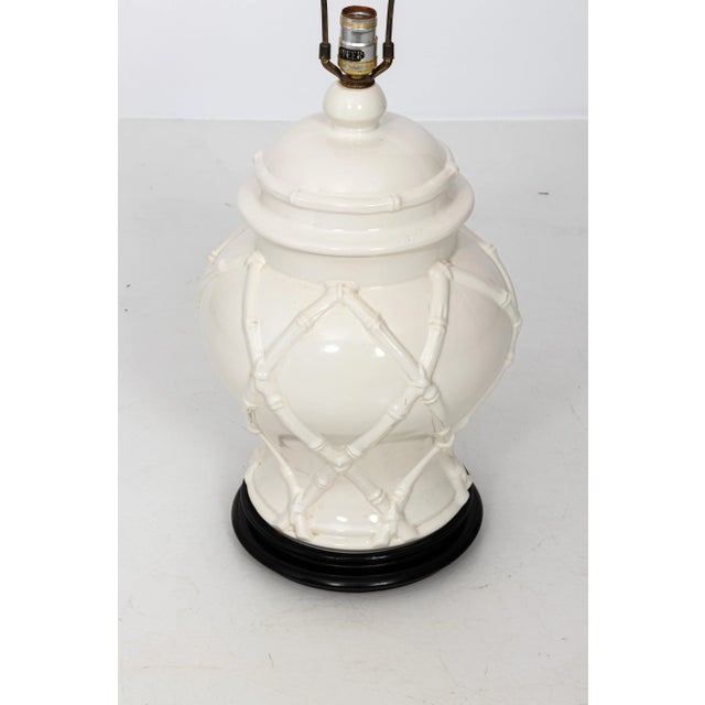 1960s Vintage White Hollywood Regency Faux Bamboo Lamp For Sale - Image 4 of 10