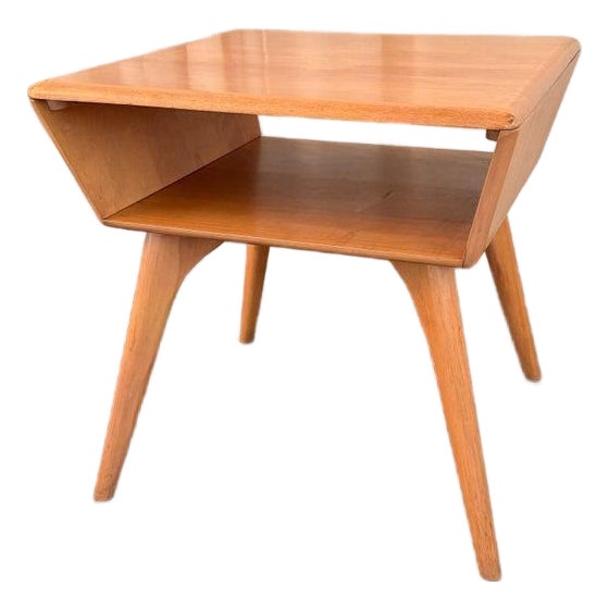 1950s Heywood-Wakefield Aristocraft Champagne Maple Lamp Table For Sale
