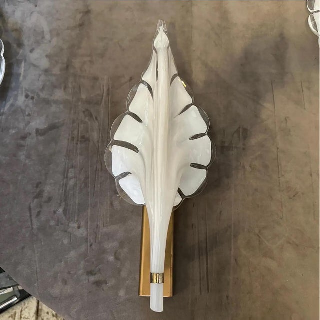 A 1970s Mid-Century Modern White Murano Glass Leaf Wall Sconce by Franco Luce For Sale - Image 11 of 12