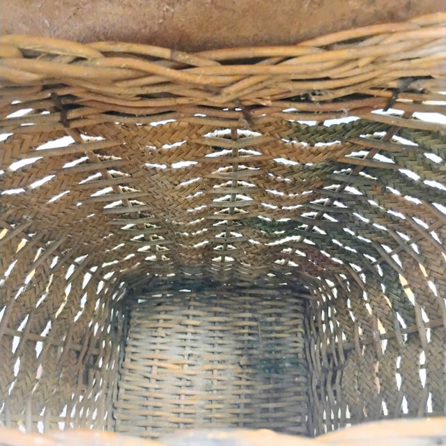 Ooak Mid-Century 1960s Woven Wicker Creel Basket With Leather Flap Tubular Handles For Sale - Image 14 of 17
