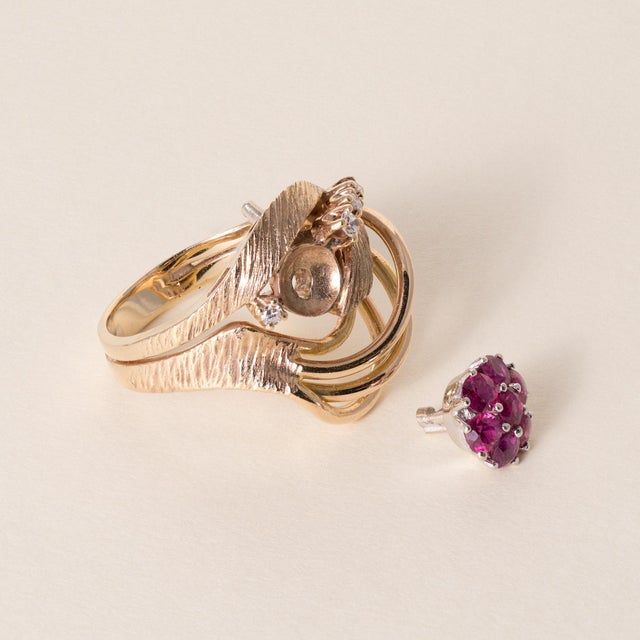 Mid 20th Century Vintage 13.5k Gold Ruby and Diamond Floral Cocktail Ring, Size 7 For Sale - Image 5 of 5