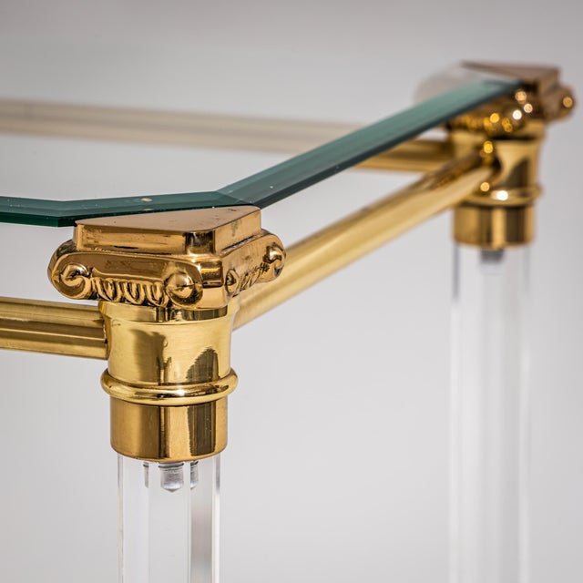 Coffee Tables in Acrylic Glass and Brass, Italy, Late 20th Century, Set of 2 For Sale - Image 9 of 12