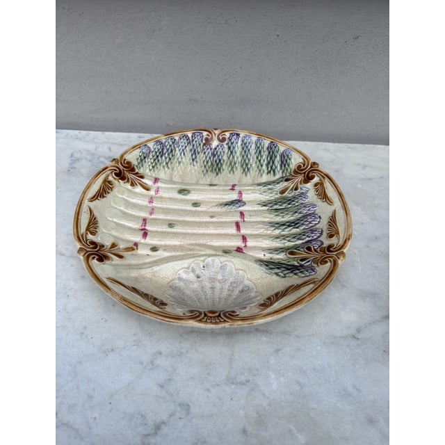 French Majolica asparagus plate Onnaing, circa 1890.