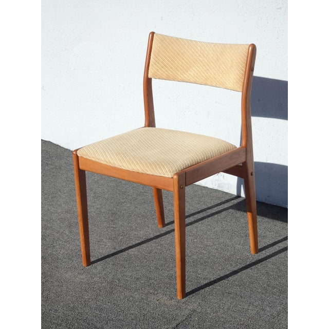 D-Scan Set of Four Mid Century Modern D-Scan Style Dining Room Chairs For Sale - Image 4 of 17