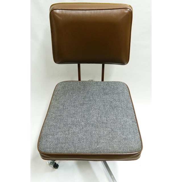 Late 20th Century Industrial United Chair Rolling Office Chair With Adjustable Height For Sale - Image 5 of 9