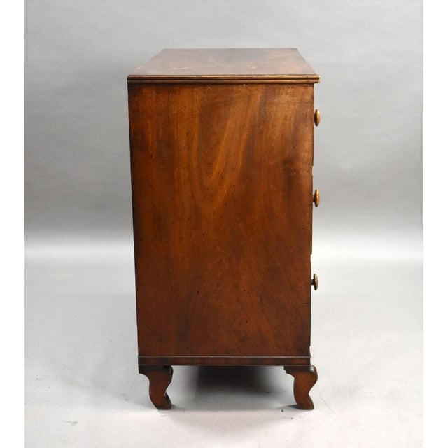 Hollywood Regency Regency Flame Mahogany Chest of Drawers, 1820 For Sale - Image 3 of 10