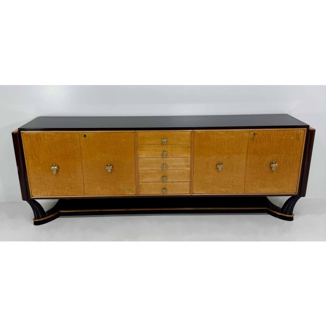 Elegant Italian Art Deco sideboard from the late 1940s, attributed to Osvaldo Borsani, defined by a refined contrast...