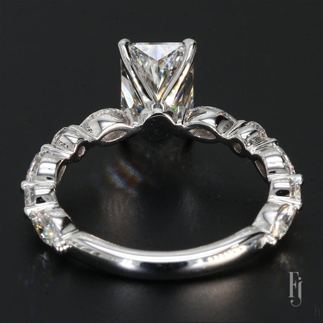 Contemporary 14k White Gold & 2ct Radiant Lab-Grown Diamond Engagement Ring - Ring Size 6.25 For Sale - Image 3 of 4