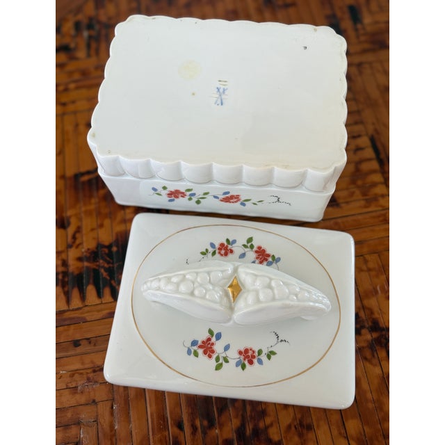 Early 20th Century Large Meissen Covered Porcelain Box With Floral Decoration For Sale In Tampa - Image 6 of 6