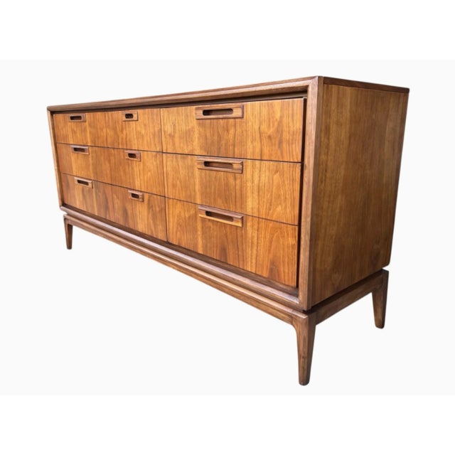 Sculptural Mid-Century Walnut 9-Drawer Dresser in Danish Modern Style For Sale - Image 11 of 17