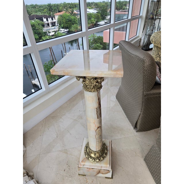French Ornate French Style Onyx and Bronze Louis 16th Pedestal For Sale - Image 3 of 12