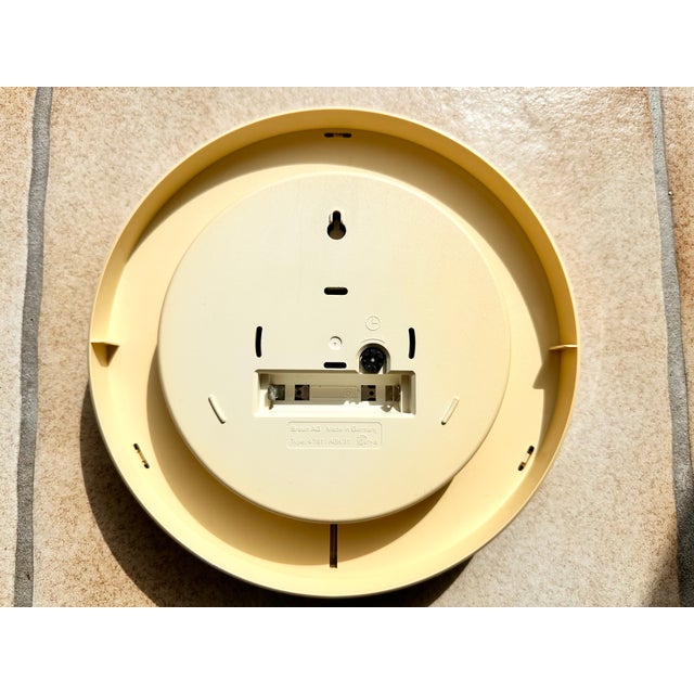 Quartz Wall Clock Type Abk 31 No. 4781 in Plastic by Dietrich Lubs for Braun Ag, Germany, 1980s For Sale - Image 4 of 9