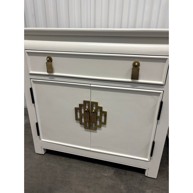 Transitional 1980s Vintage Chin Hua Nightstands by Century Furniture- A Pair For Sale - Image 3 of 12
