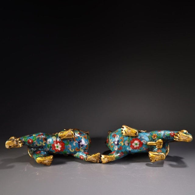 Pair of Antique Gilt Cloisonné Guardian Lion Figurines, 2000g Total For Sale - Image 4 of 8