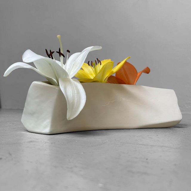 Mid-Century Modern Japanese Minimalist Modernist Ceramic Ikebana Vase, 1980s For Sale - Image 3 of 18