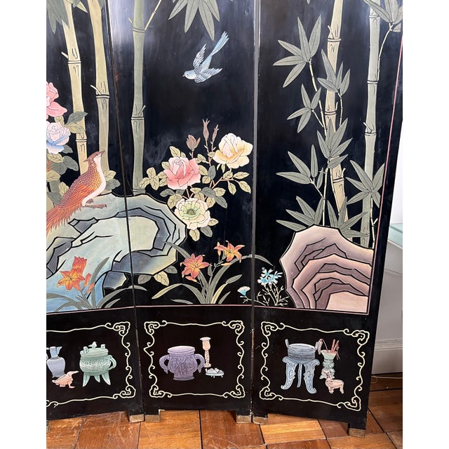 Chinese lacquer screen with bird and bamboo decorations. Chinese work. For Sale - Image 11 of 12