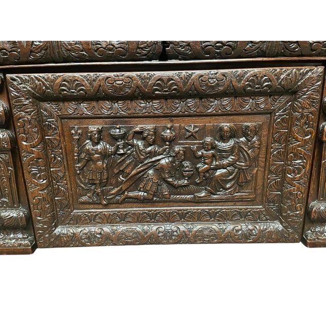 French Coffer Natividad, Brittany-Normandy, in Flawless conditions. Designed before 1890