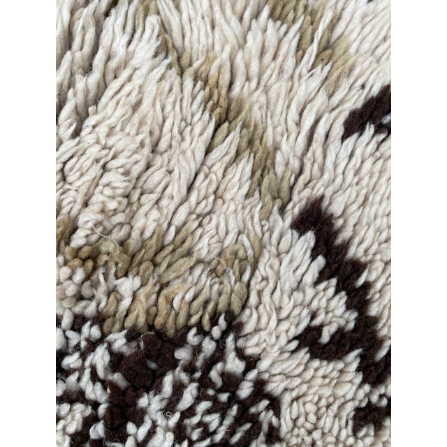 Mid-Century Modern Abstract Moroccan Wool Rug For Sale - Image 3 of 13