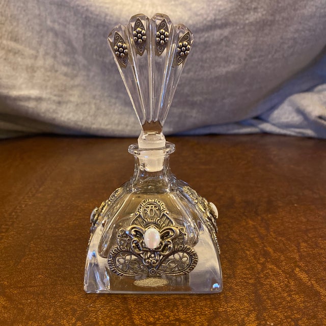 Hollywood Regency 1990s Vintage Ann Cichon Dallas Jeweled Crystal Perfume Bottle - With Original Sticker For Sale - Image 3 of 8