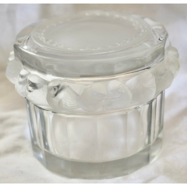 Mid-Century Modern Vintage Lalique Birds Crystal Powder or Trinket Box Made in France For Sale - Image 3 of 4