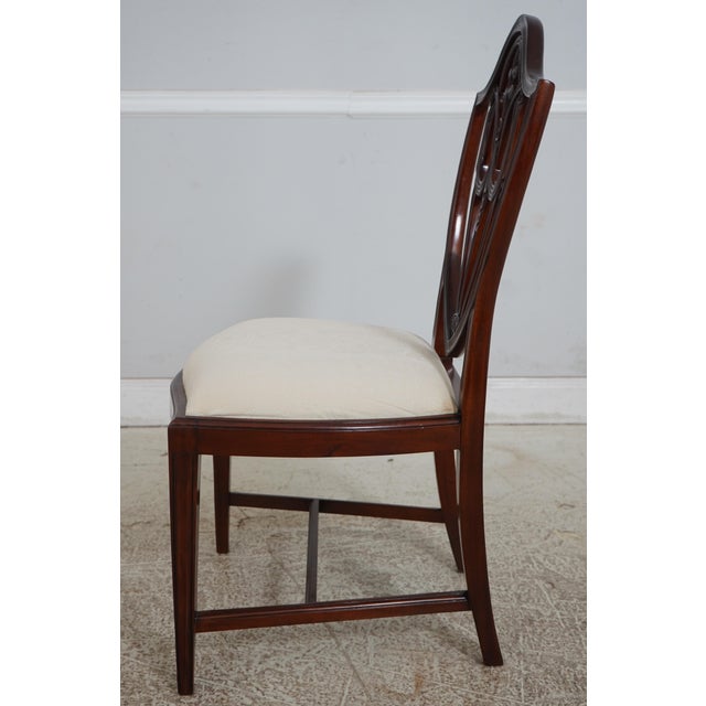 Traditional Set of 6 Federal Style Mahogany Shield Dining Room Chairs For Sale - Image 3 of 12