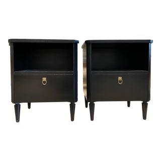 Pair of Mid Century-Modern Night Stands by T. H. Robsjohn-Gibbings for Widdicomb. For Sale
