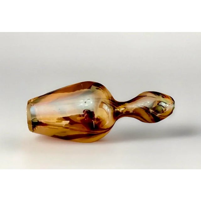 MCM Hand Blown Art Glass Venetian Style Hourglass Vase Cognac and Sepia Spirals For Sale - Image 4 of 4