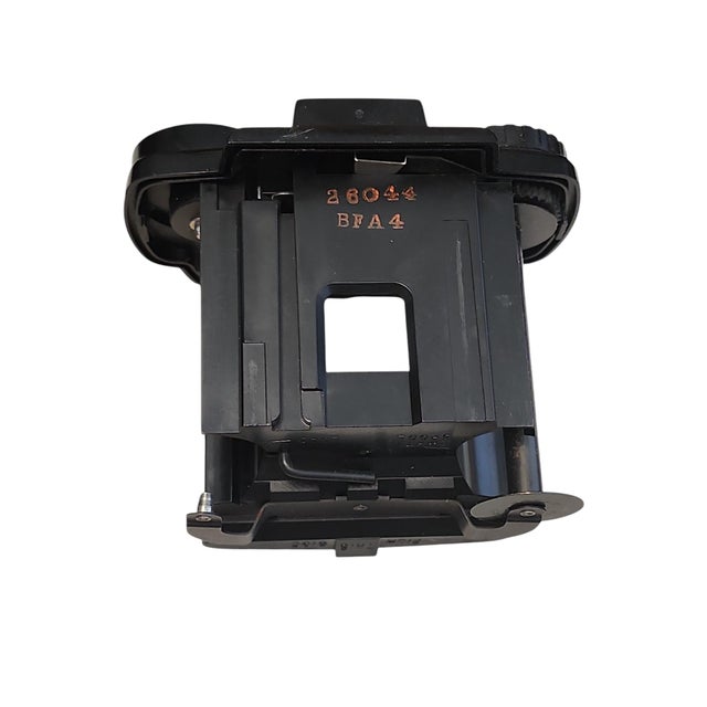 Mid Century Uk Version Kodak Brownie Reflex 20 Camera With Case For Sale In Atlanta - Image 6 of 7