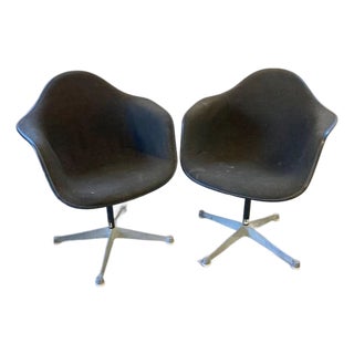 Set of 2 Matched Mid Century Vintage Modern Herman Miller Shell Chairs For Sale