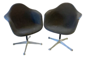 Set of 2 Matched Mid Century Vintage Modern Herman Miller Shell Chairs
