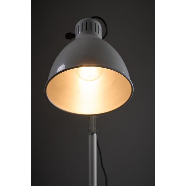 Metalarte All-White Arma Adjustable Floor Lamp from Metalarte, 1970s For Sale - Image 4 of 10