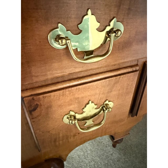 1980s Queen Anne Style Mahogany Wood Lowboy Dressing Table For Sale In Chicago - Image 6 of 13