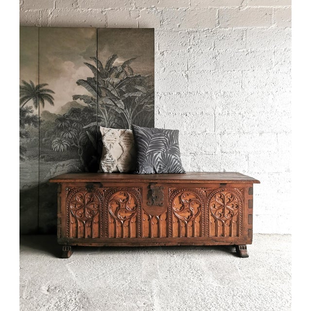 This impressive chest from the late 19th century is crafted from oak and adorned with elaborate Gothic/Neo-Gothic...