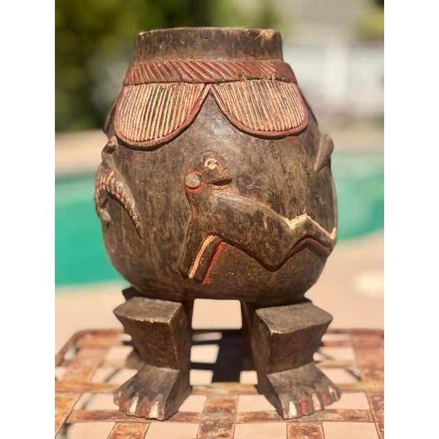 Tribal Senoufo Ivory Coast Ritual Vessel With Carved Zoomorphic Figures Mortar on Human Feet With Red Ochre For Sale - Image 3 of 8