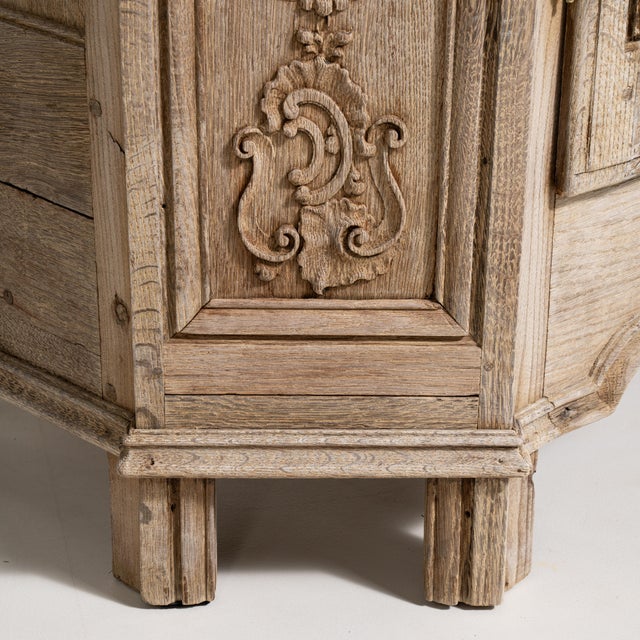 Provençal Oak Vitrine, Rustic Charm, French Rustic Design, France, Circa 1820 For Sale - Image 15 of 17