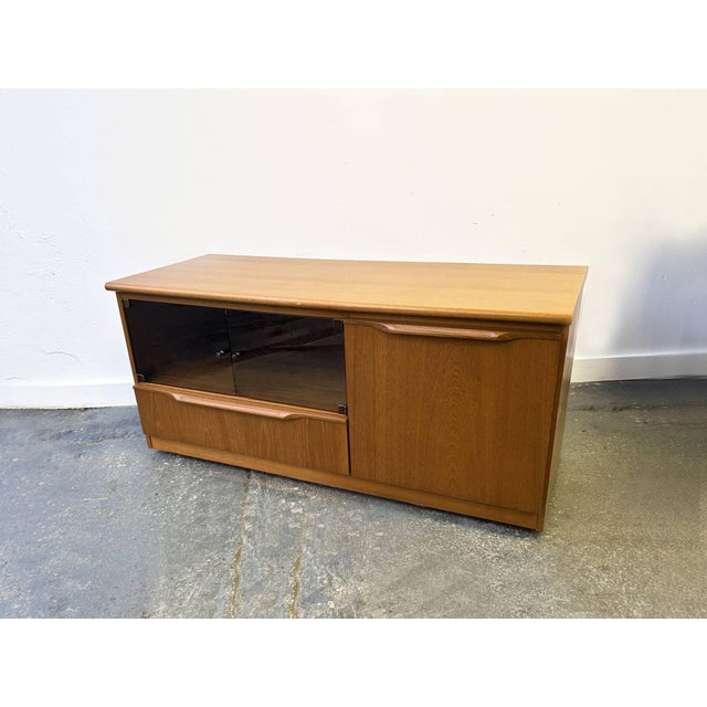 Gold 1970s Mid-Century TV Unit from Sakol of Scotland For Sale - Image 8 of 9