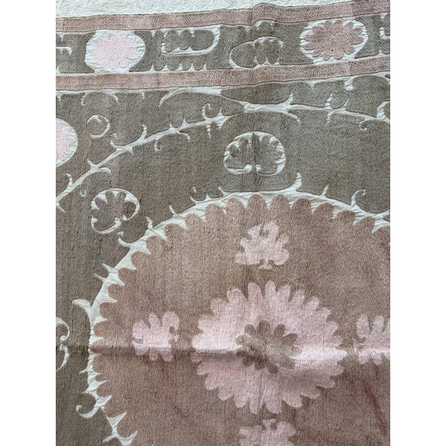 Suzani Tapestry - Vintage Hand-Embroidered Embroidery 4'7'' X 4'8'' For Sale - Image 12 of 16