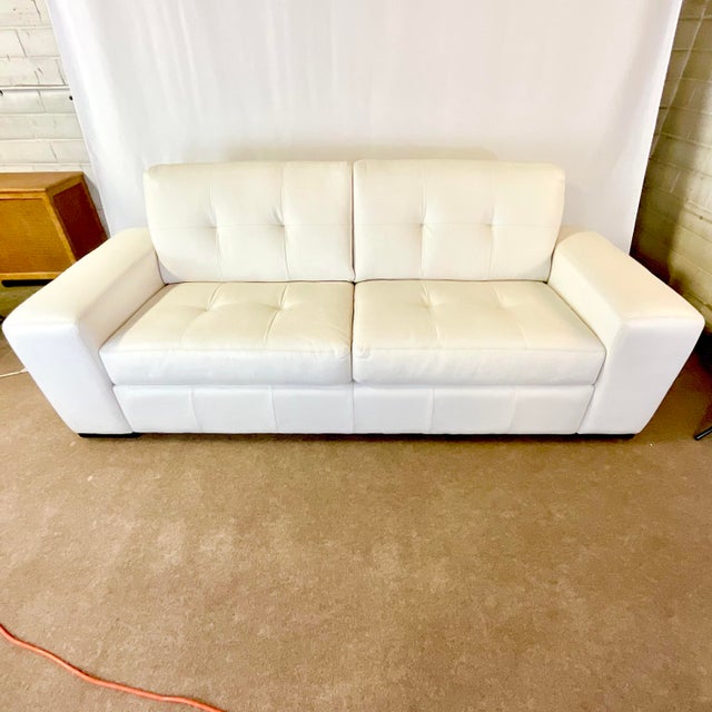 Knoll Early 21st C Modern Contemporary Cube White Leather Sofa, After Knoll. For Sale - Image 4 of 10