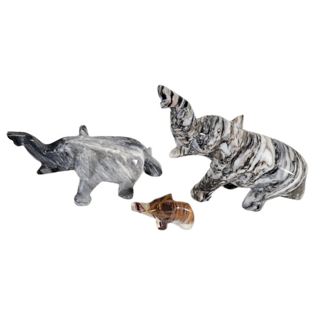 Mid-Century Modern Hand Carved Onyx Agate Marble Elephant Figurines Set of 3 For Sale - Image 3 of 7