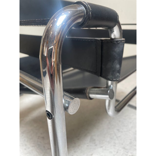 Pair of Chromed Tubular Steel and Black Leather Wassily Chairs - Marcel Breuer for Knoll Furniture For Sale In Los Angeles - Image 6 of 9