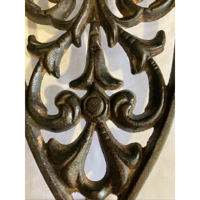 Early 20th Century Early 20th Century Griswold Cast Iron Trivet With Ornate Scrollwork For Sale - Image 5 of 12